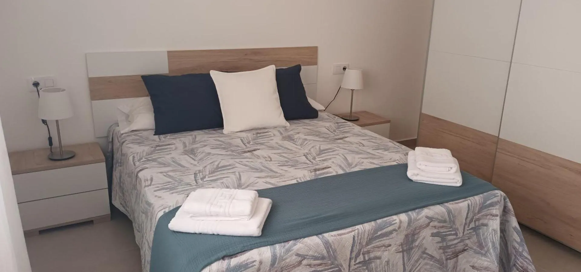 아파트 Apartamentos Falcon 티나조 스페인